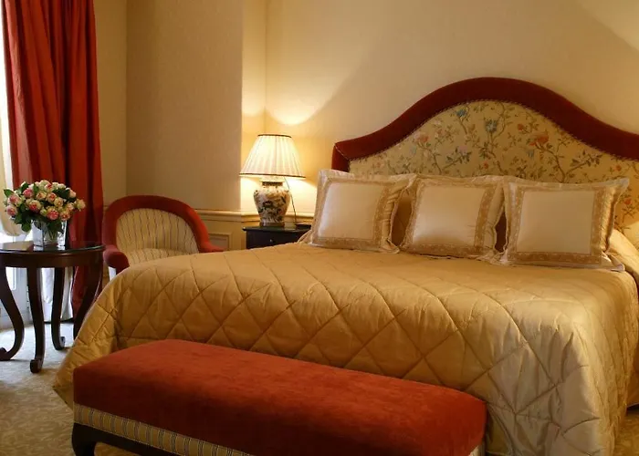 梅特罗博尔酒店 3*